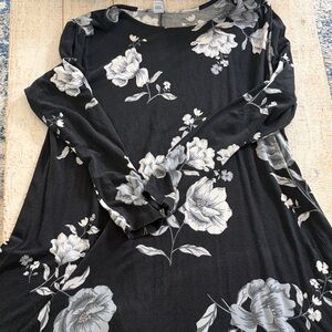 Old Navy Black and White Floral Long Sleeve Dress